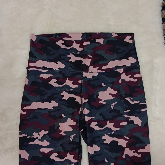New Fabletics Kessler high waisted strappy 7/8 tight camo print leggings - Picture 8 of 12